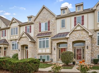 340 Castle Cir, Carol Stream, IL 60188