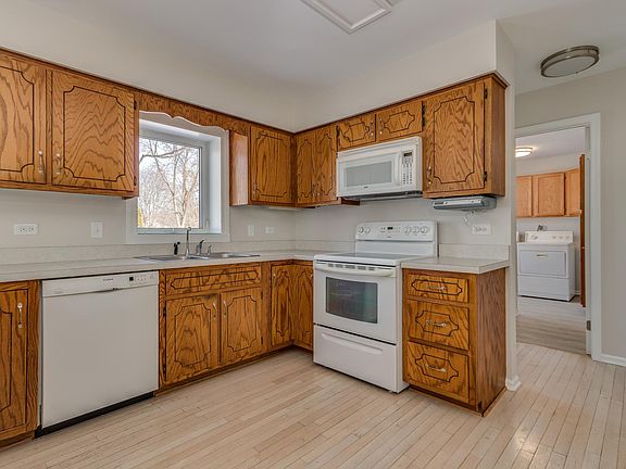 5th image of 1205 River Oak Dr