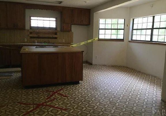 2nd image of 8923 N Davis Hwy