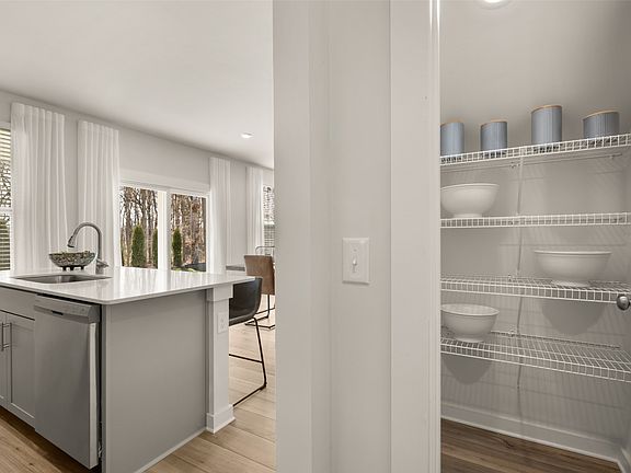 5th image of 814 Moray Ln