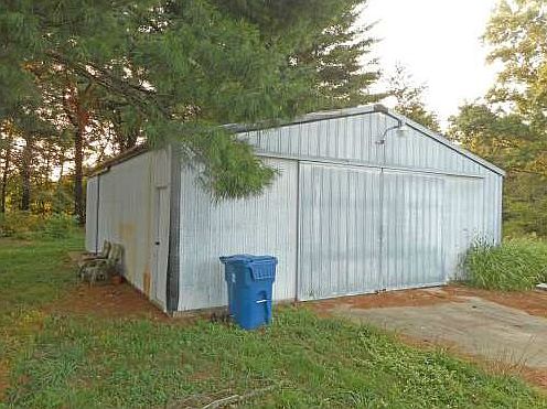 4th image of 990 County Road 1950 E