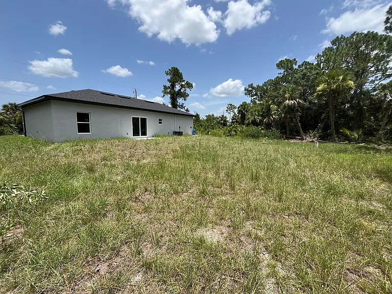 1248 Hillcrest St E — Photo 18