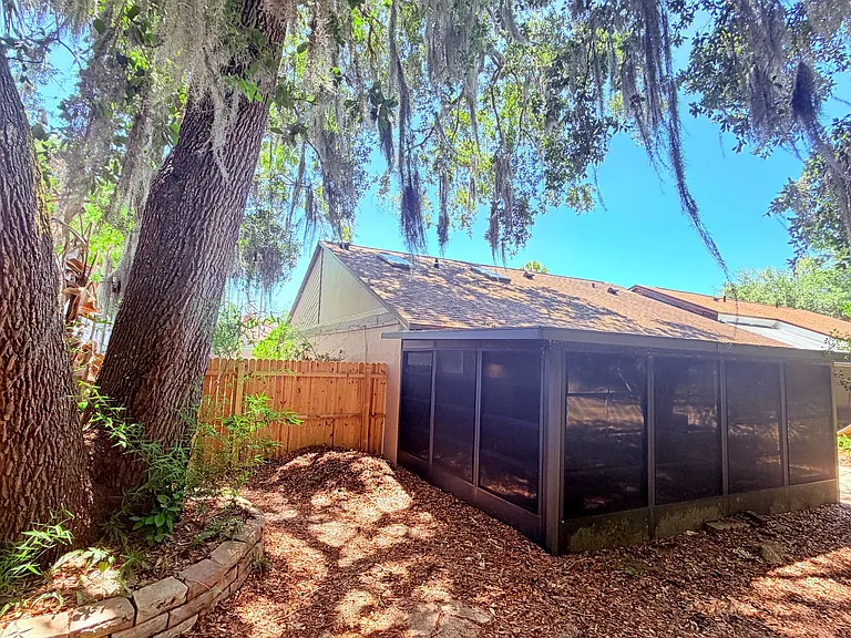 124 Clear Lake Cir — Photo 30