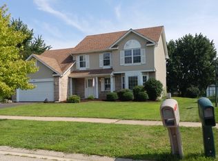 636 Briarwood Ln, Oswego, IL 60543