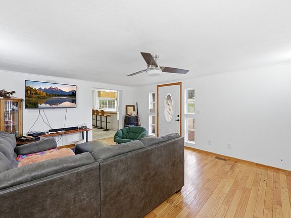 4th image of 2850 NE 46th Ave