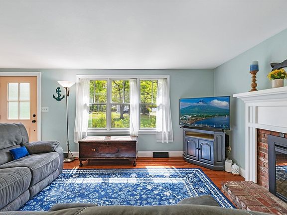 3rd image of 125 Highpoint Rd