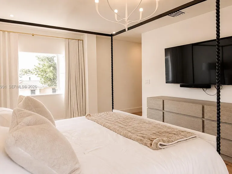 3190 Sheridan Ave — Photo 25