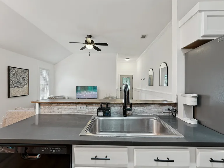 1620 Rosewood Ct — Photo 15