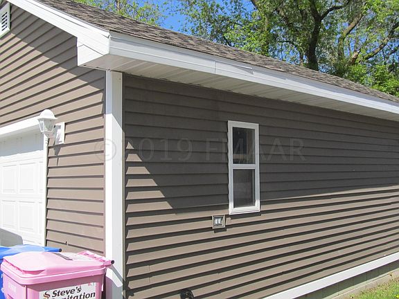 5th image of 411 Lake St