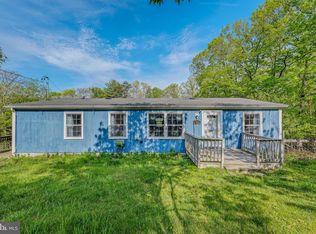 840 Cedar Run Ln, Great Cacapon, WV 25422