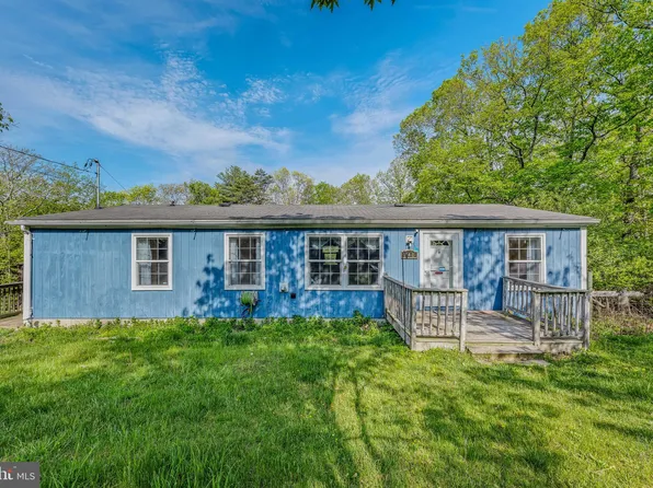 840 Cedar Run Ln, Great Cacapon, WV 25422