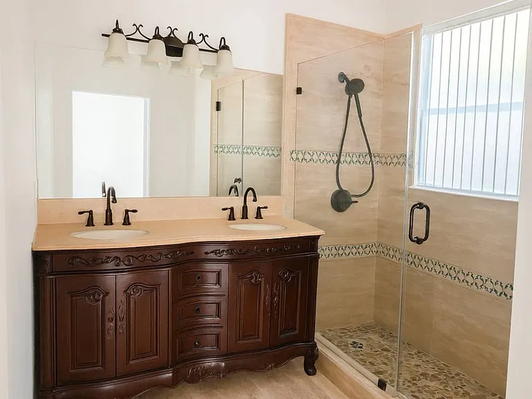 3716 NE 22nd Pl #EFFICIENCY — Photo 5