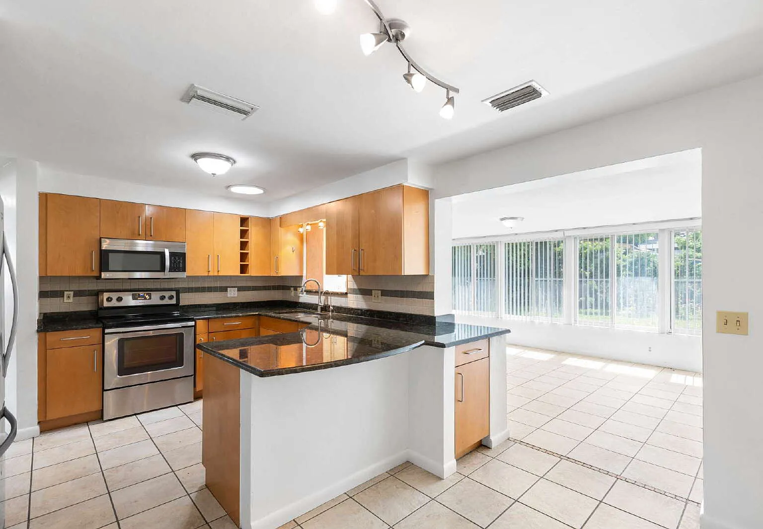 3 bed, 2.0 bath, 1531 sqft, $2,800 — Photo 1