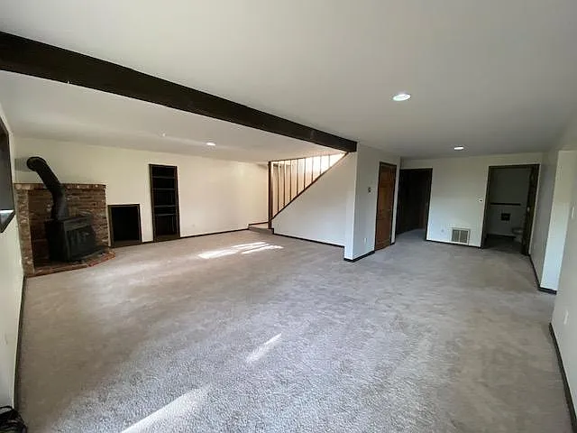 Lower level entertainment room, walkout basement