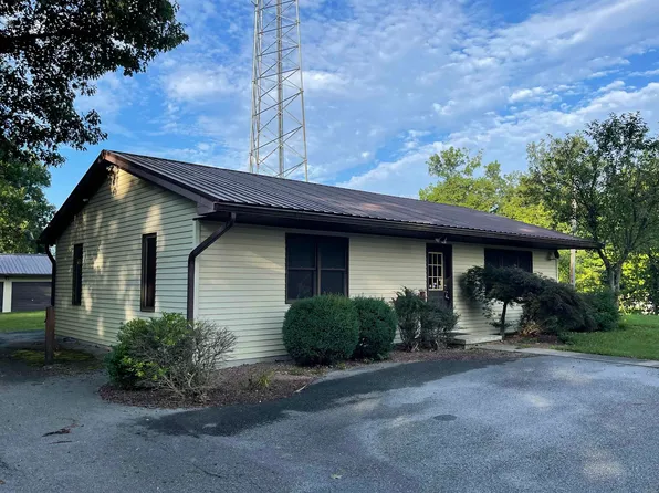 1140 N Gospel St, Paoli, IN 47454