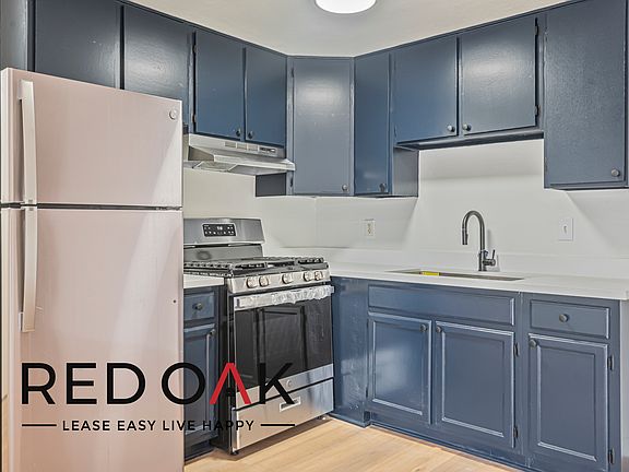 2nd image of 130 1/2 N Mariposa Ave #112