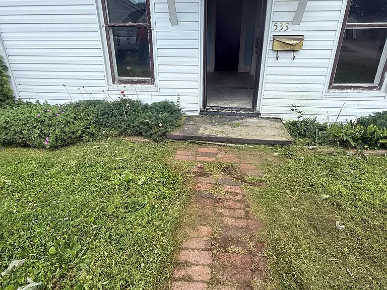 533 Higgins St — Photo 24