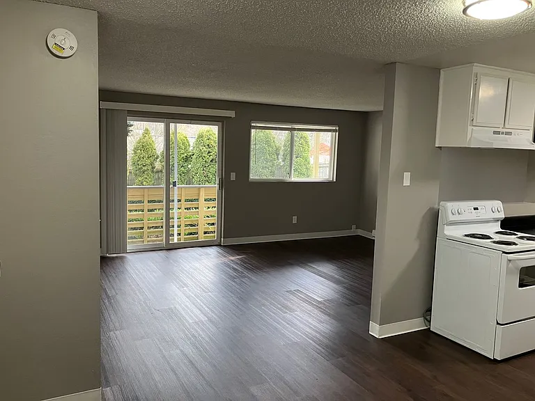 Sequoia Grove Apartments — Photo 16