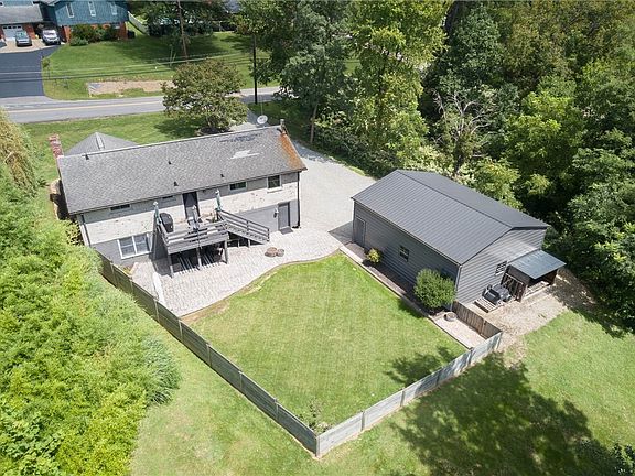3rd image of 1420 Reissing Rd