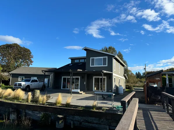 5048 NE Cedar Ln, Hansville, WA 98340
