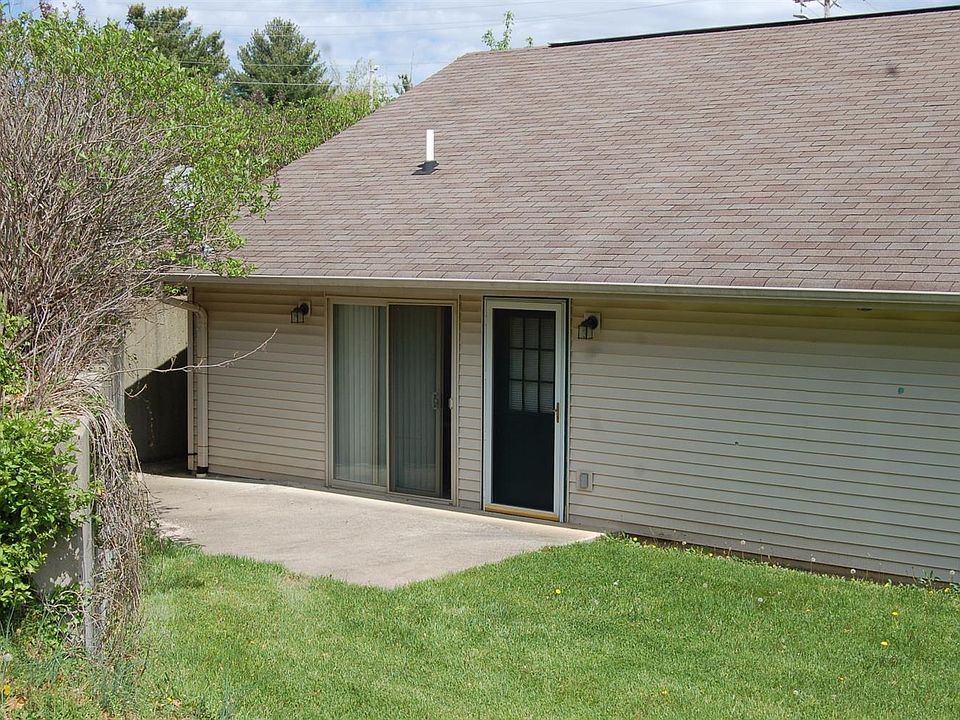 2nd image of 115 Hardwood Ridge Dr