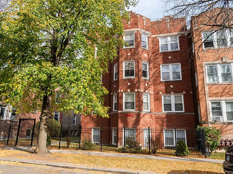 4705 N Troy St — Photo 1