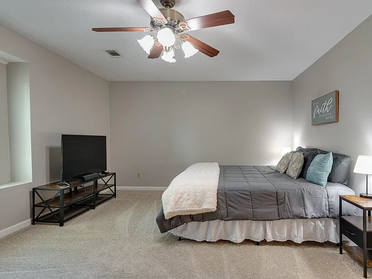 841 Cloverleaf Dr — Photo 8