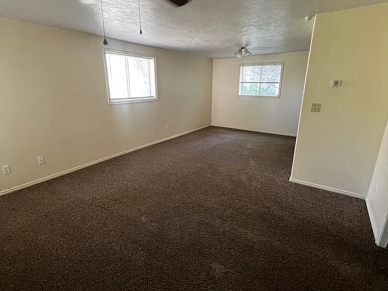 1202 Swisher Rd — Photo 6