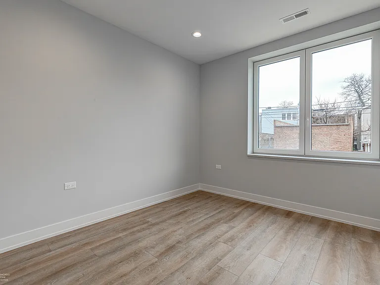 2813 W Belmont Ave #304 — Photo 19