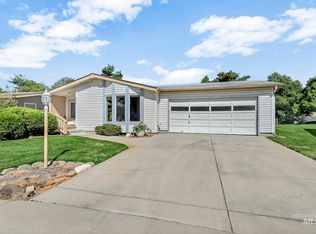 8336 W Willowpark Dr, Garden City, ID 83714