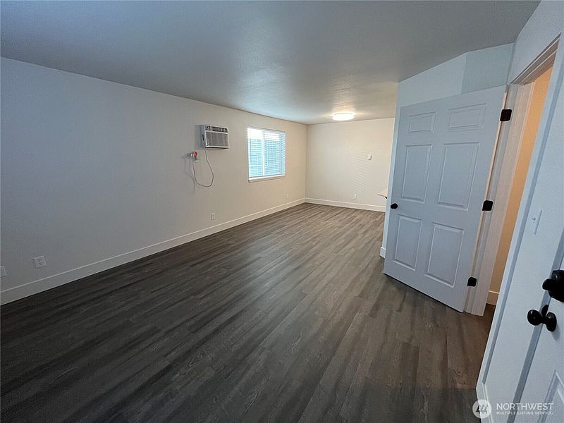 2nd image of 806 E White Birch Avenue