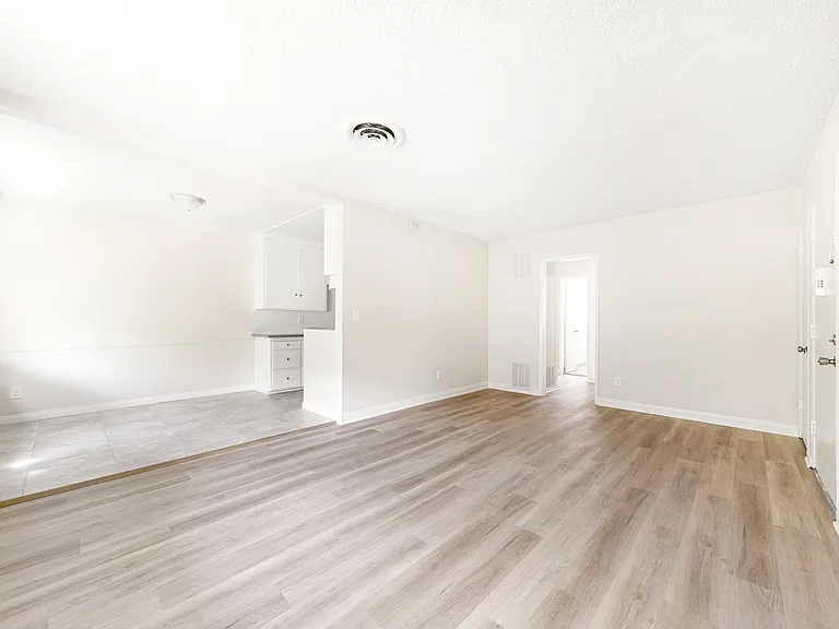 12858 Oxnard St #5 — Photo 5