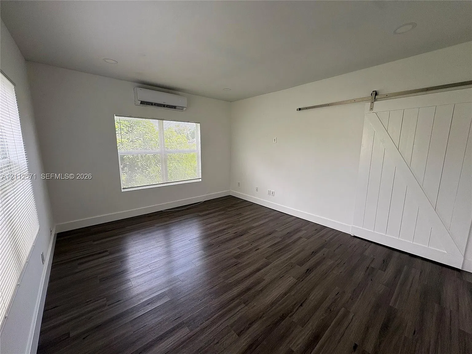 3237 SW 4th St — Photo 2