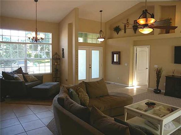 3rd image of 407 SW Fields Ave