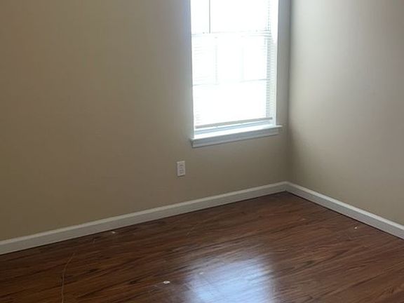 4th image of 7077 Kings Crown Dr