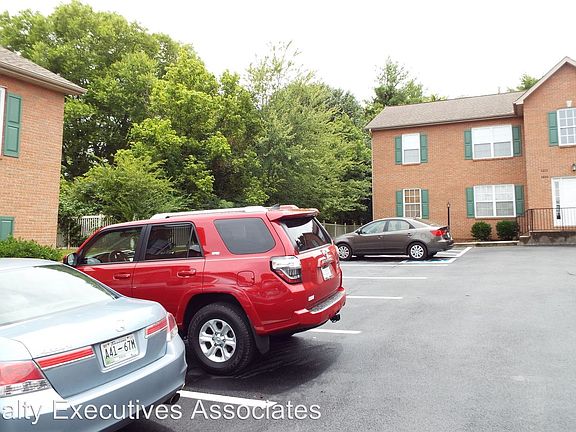 2nd image of 4822 Poplar Crest Way