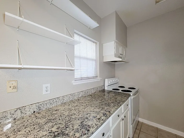 4041 Drake St #116 — Photo 23
