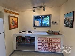 5th image of 917 Saracen Road