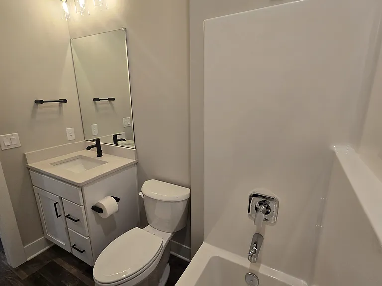 17523 Greenleaf St — Photo 23
