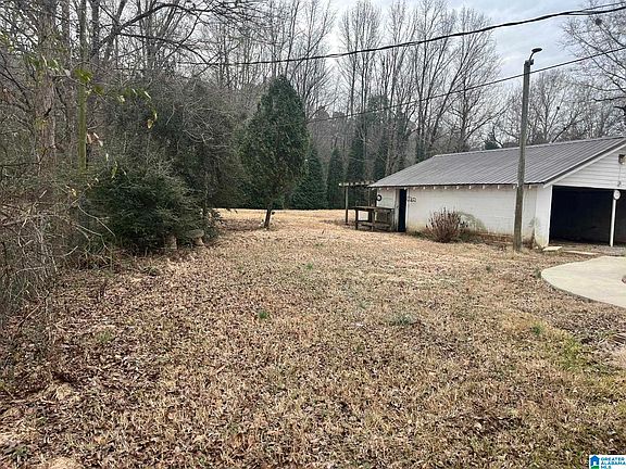 3rd image of 190 Logan St