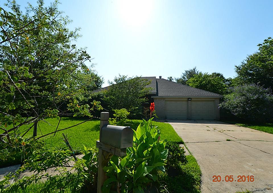 1st image of 2721 Village Ct