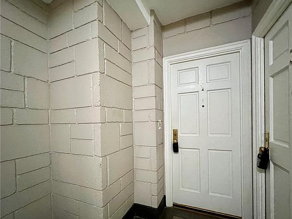 4th image of 1700 N Elm St #I1