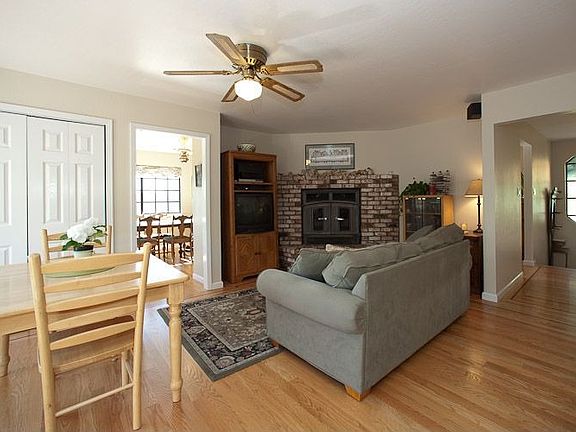 4th image of 14 Robinhood Dr