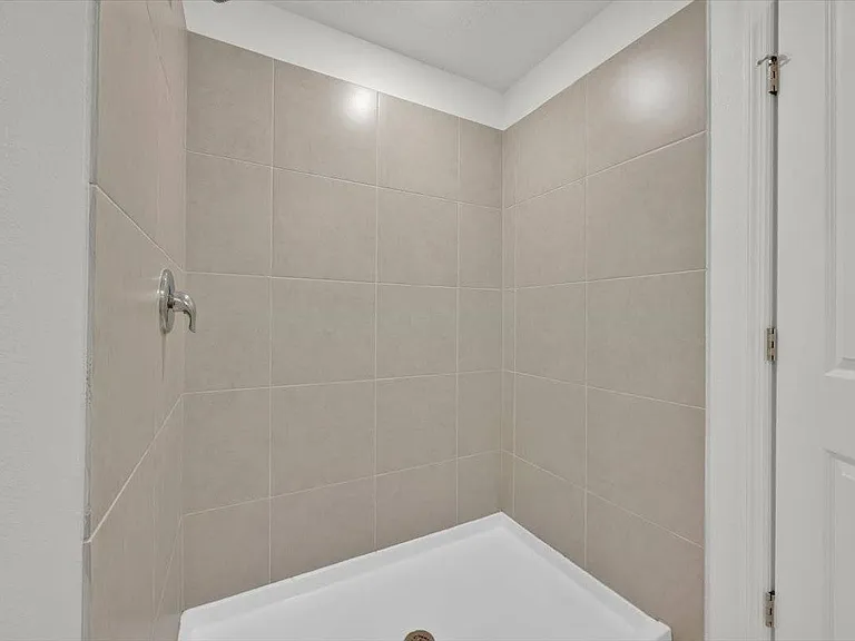 2398 McKinley Dr — Photo 19