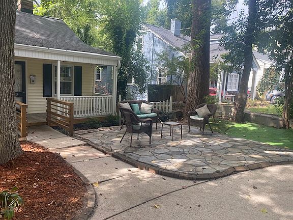 2810 Wayland Drive 
Circular drive and patio front yard.