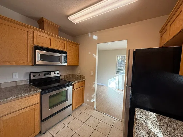 2 bed, 2.5 bath, 1128 sqft, $1,950 — Photo 4