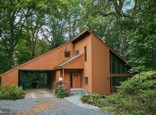4105 40th St N, Arlington, VA 22207