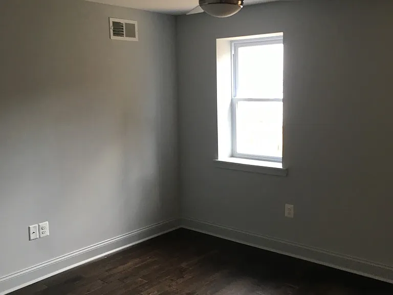 227 S East Ave — Photo 2