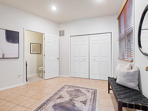 3rd image of 4048 N Clark St Unit D