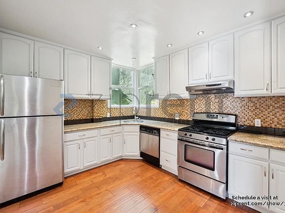 3rd image of 15 Burlwood Dr